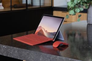 Surface Pro 5  タイプカバー、ペン、マウス他付属品多数